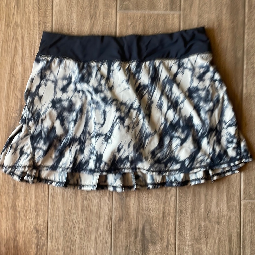 EUC lululemon skirt **tall**